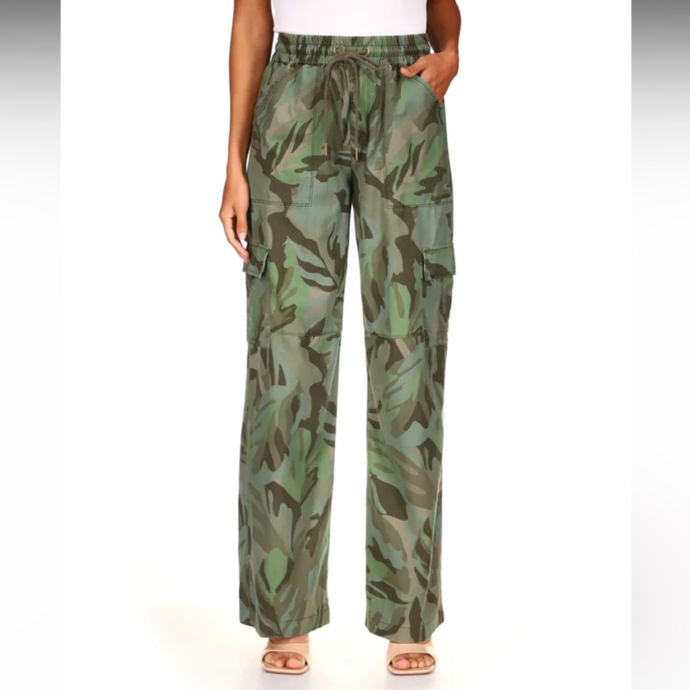 NWT Sanctuary | Terrain Pull on Pant Palm Camo 24